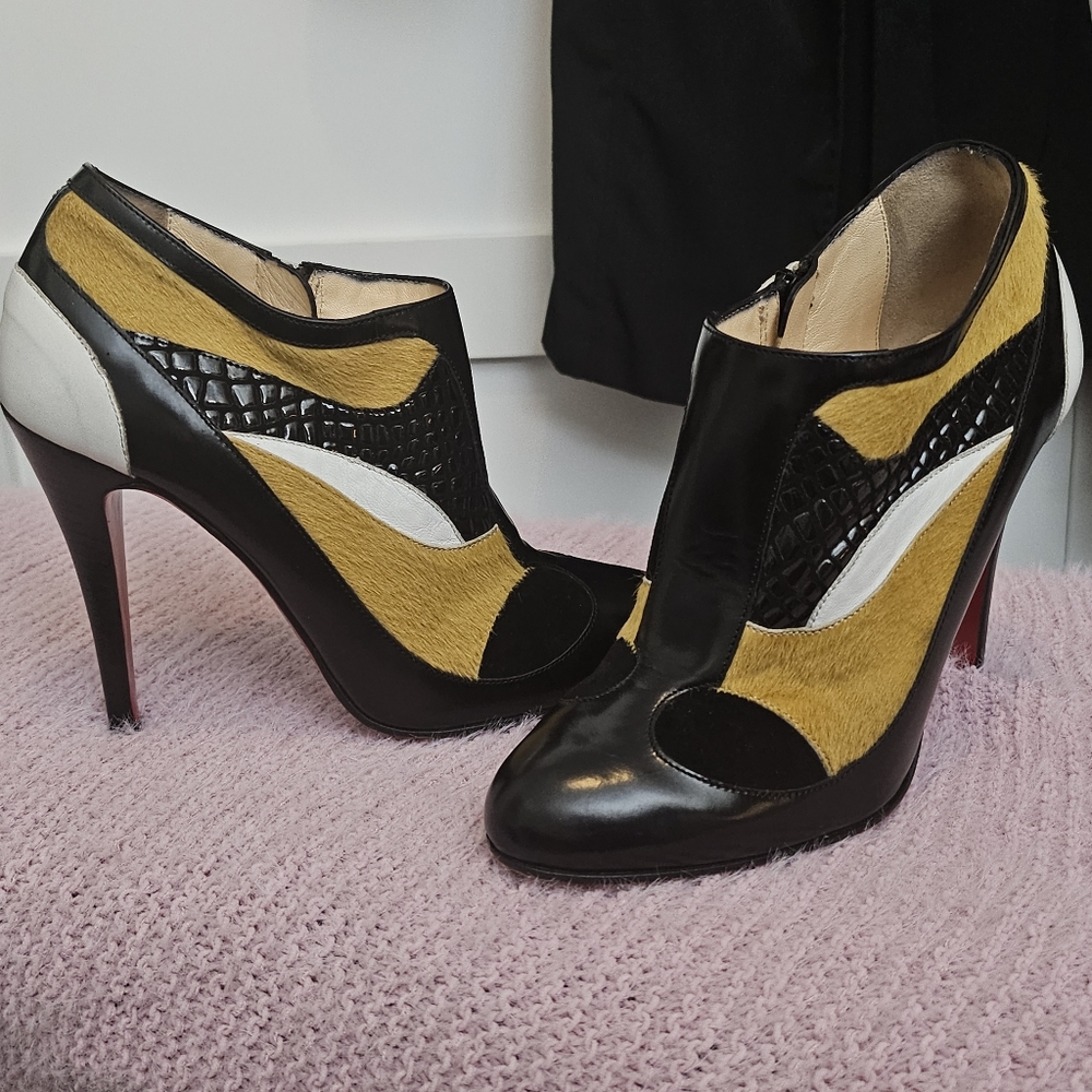 CHRISTIAN LOUBOUTIN  MULTI-MATERIAL BOOTIE *36.5